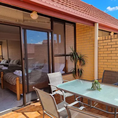 Tuggeranong Short Stay #10 - Sleeps 6 Exterior photo